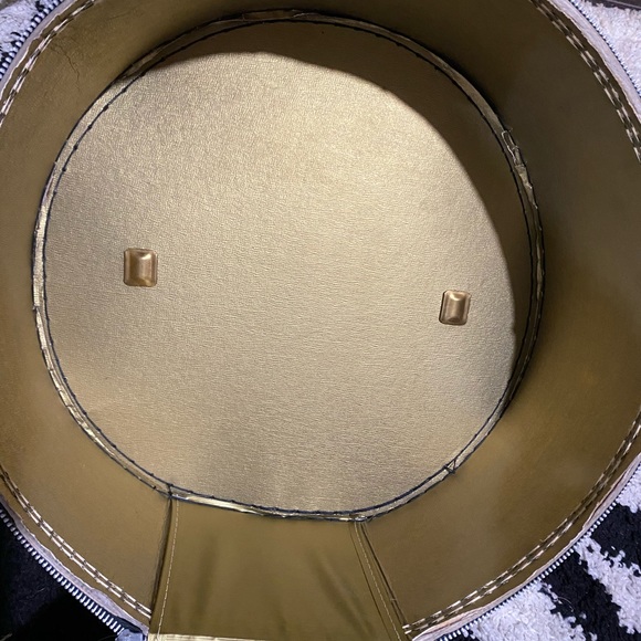 SOLD Vintage Black 1960’s Wig Box - Picture 7 of 10